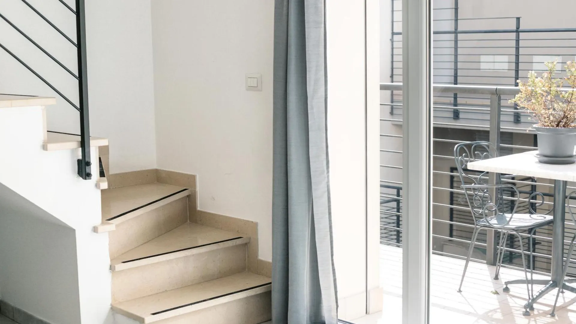 Firenze Dream Homes 0*, Florencie